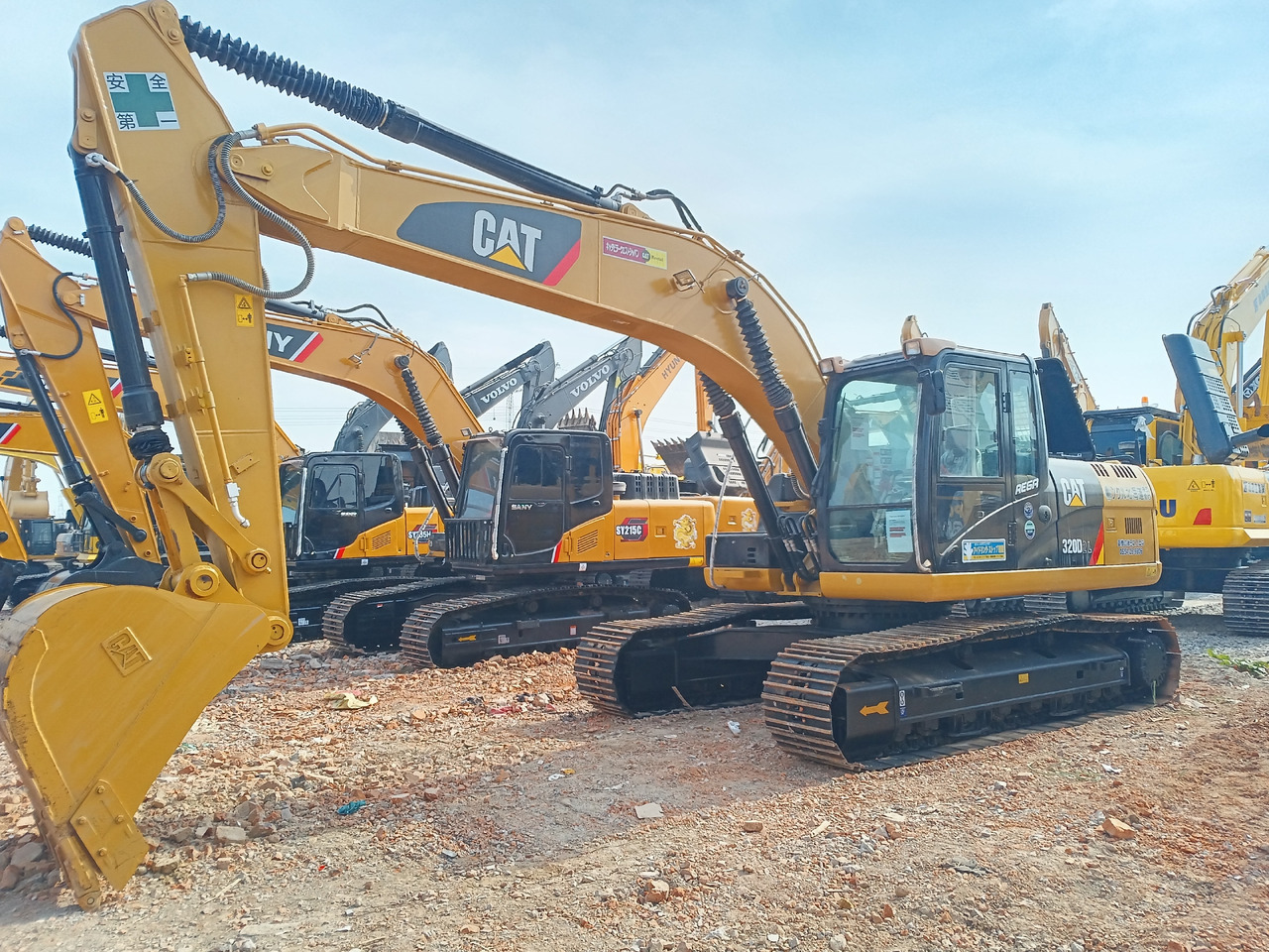 CATERPILLAR 320D2L - Lintekskavaator: pilt 2 CATERPILLAR 320D2L - Lintekskavaator: pilt 2