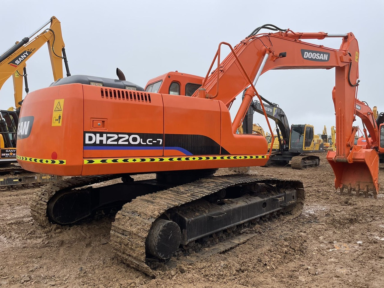 DOOSAN DH220 - Lintekskavaator: pilt 2 DOOSAN DH220 - Lintekskavaator: pilt 2
