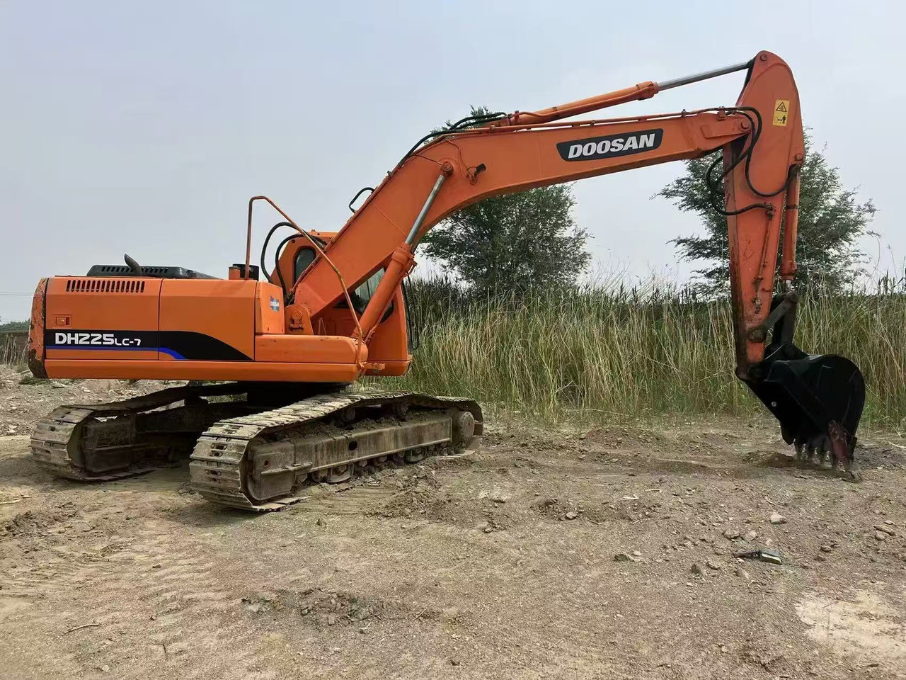 DOOSAN DH225LC-7 - Lintekskavaator: pilt 1 DOOSAN DH225LC-7 - Lintekskavaator: pilt 1