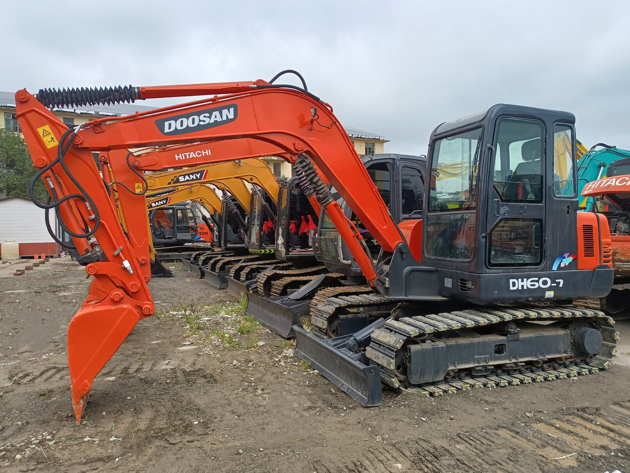 DOOSAN DH60-7 - Lintekskavaator: pilt 1 DOOSAN DH60-7 - Lintekskavaator: pilt 1