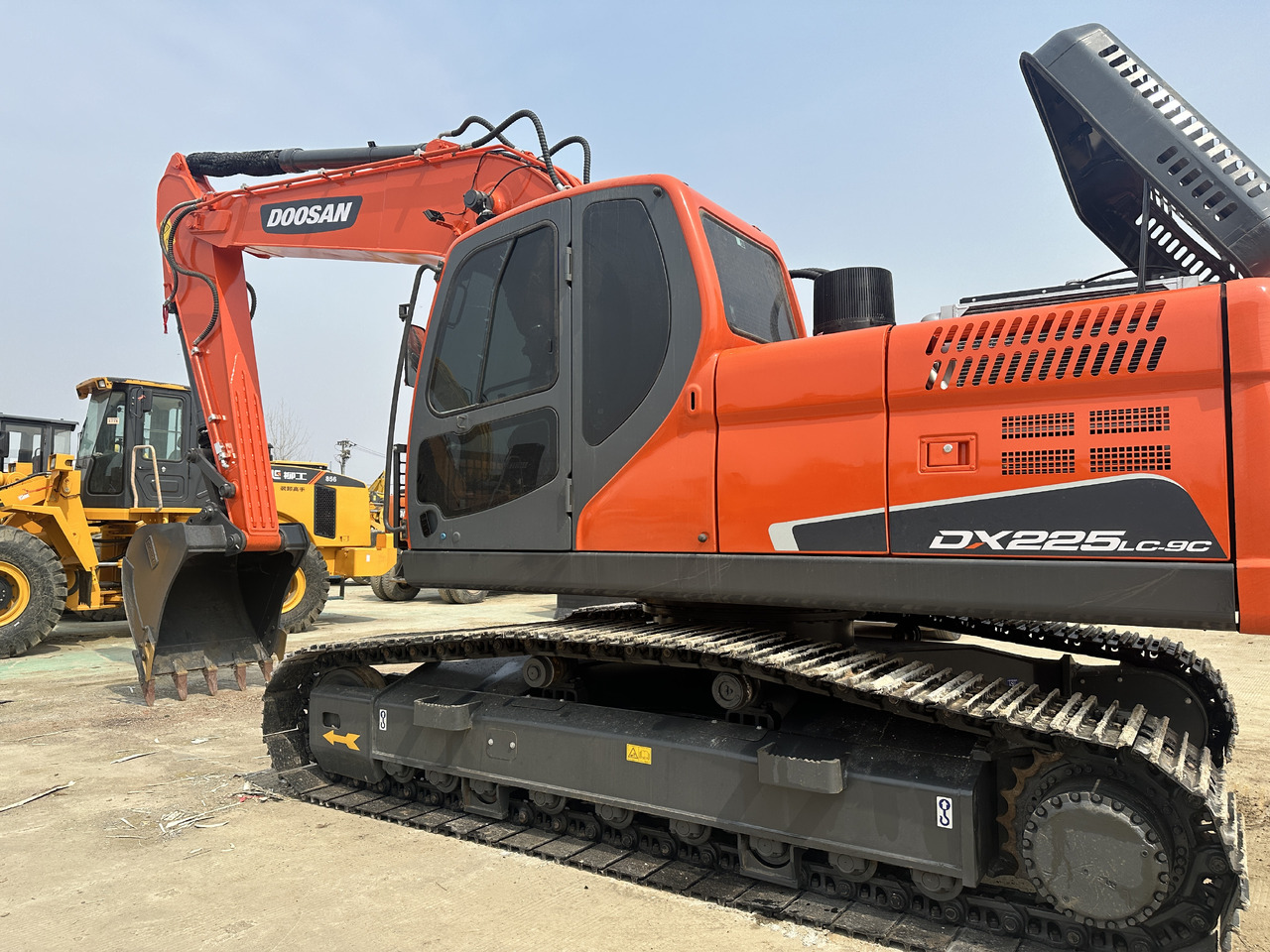 DOOSAN DX225LC-9C - Lintekskavaator: pilt 2 DOOSAN DX225LC-9C - Lintekskavaator: pilt 2