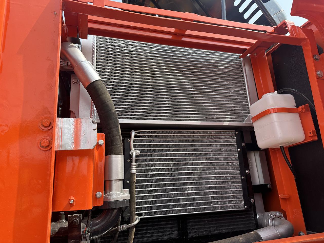 DOOSAN DX225LC-9C - Lintekskavaator: pilt 3 DOOSAN DX225LC-9C - Lintekskavaator: pilt 3