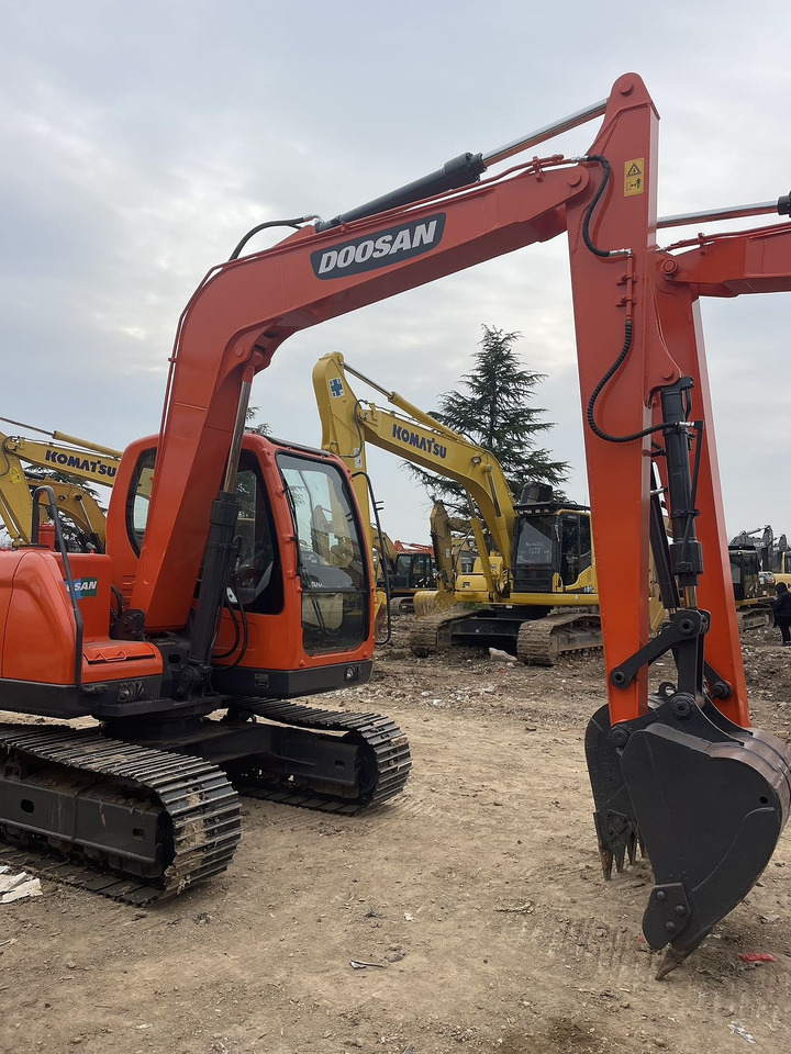 DOOSAN DX80 - Lintekskavaator: pilt 3 DOOSAN DX80 - Lintekskavaator: pilt 3