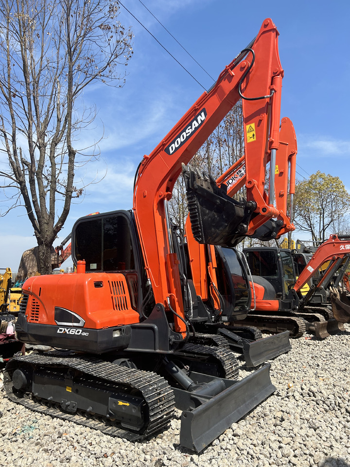 Doosan DX60 - Miniekskavaator: pilt 1 Doosan DX60 - Miniekskavaator: pilt 1