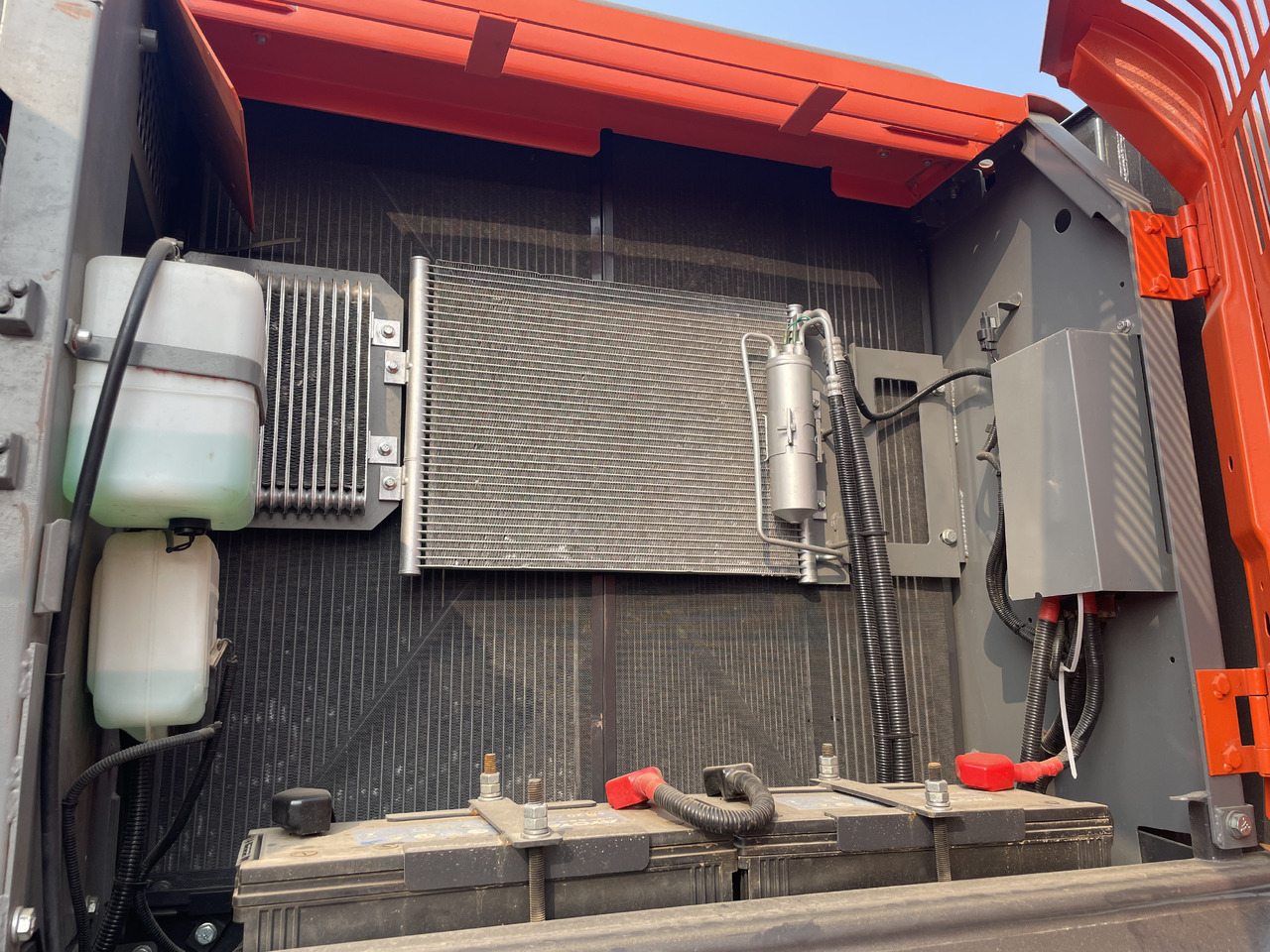 HITACHI ZX240 - Lintekskavaator: pilt 3 HITACHI ZX240 - Lintekskavaator: pilt 3