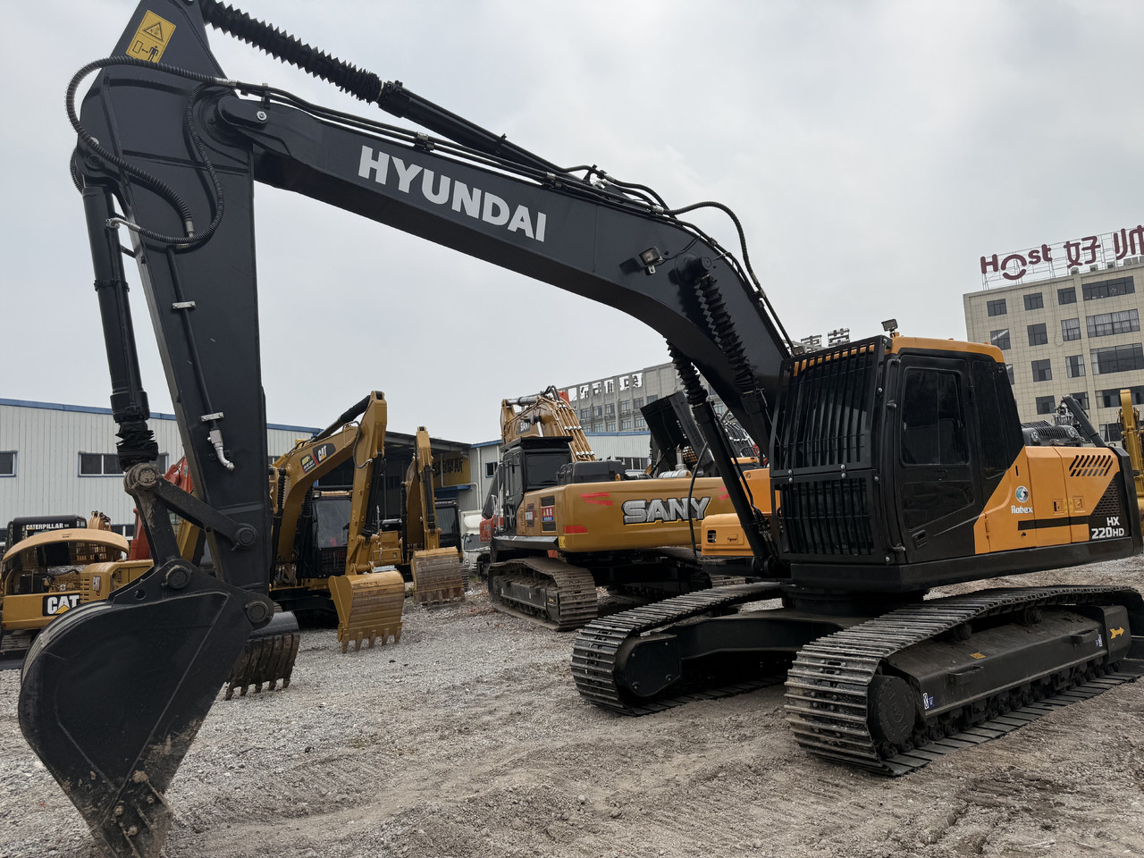 HYUNDAI HX220HD - Lintekskavaator: pilt 2 HYUNDAI HX220HD - Lintekskavaator: pilt 2