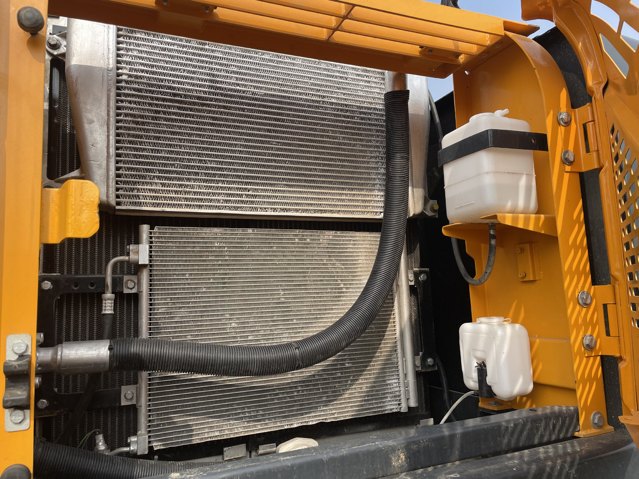 Hyundai R220LC-9S - Lintekskavaator: pilt 2 Hyundai R220LC-9S - Lintekskavaator: pilt 2
