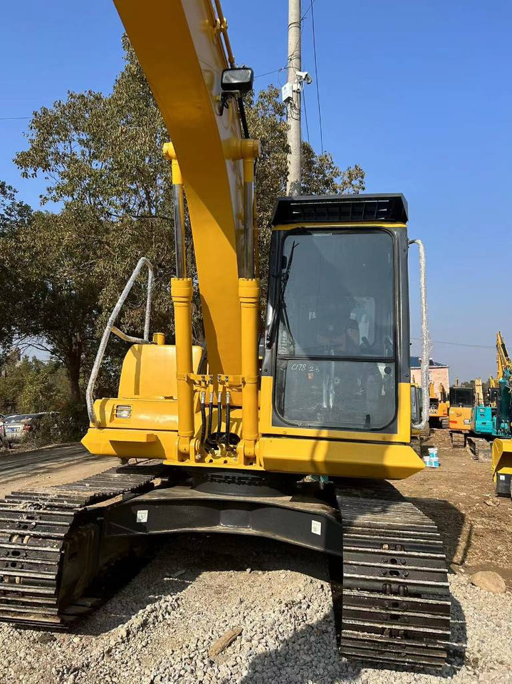 KOMATSU PC 130-8 - Lintekskavaator: pilt 4 KOMATSU PC 130-8 - Lintekskavaator: pilt 4