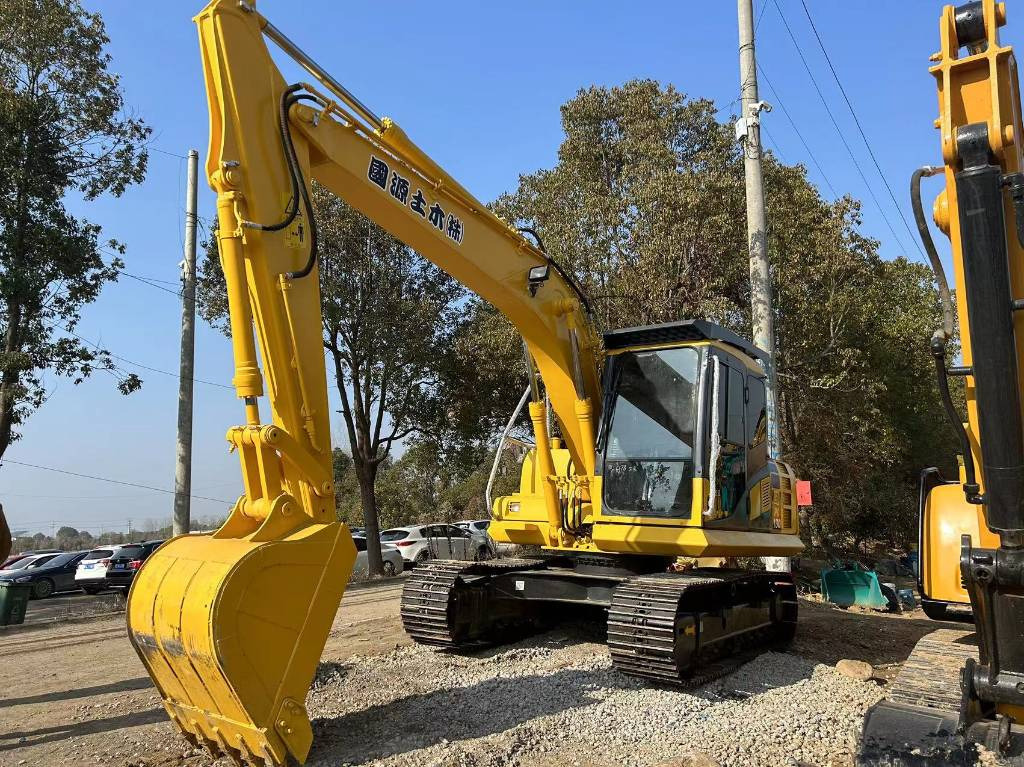 KOMATSU PC 130-8 - Lintekskavaator: pilt 3 KOMATSU PC 130-8 - Lintekskavaator: pilt 3