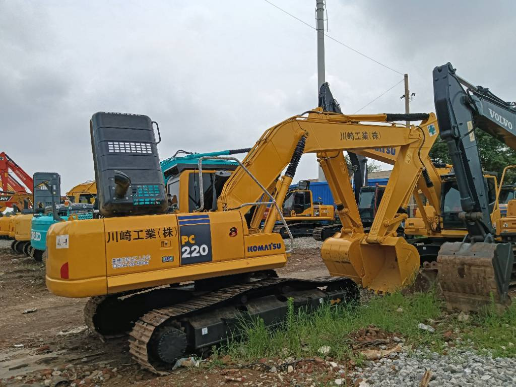 Komatsu PC 220-8 - Lintekskavaator: pilt 2 Komatsu PC 220-8 - Lintekskavaator: pilt 2