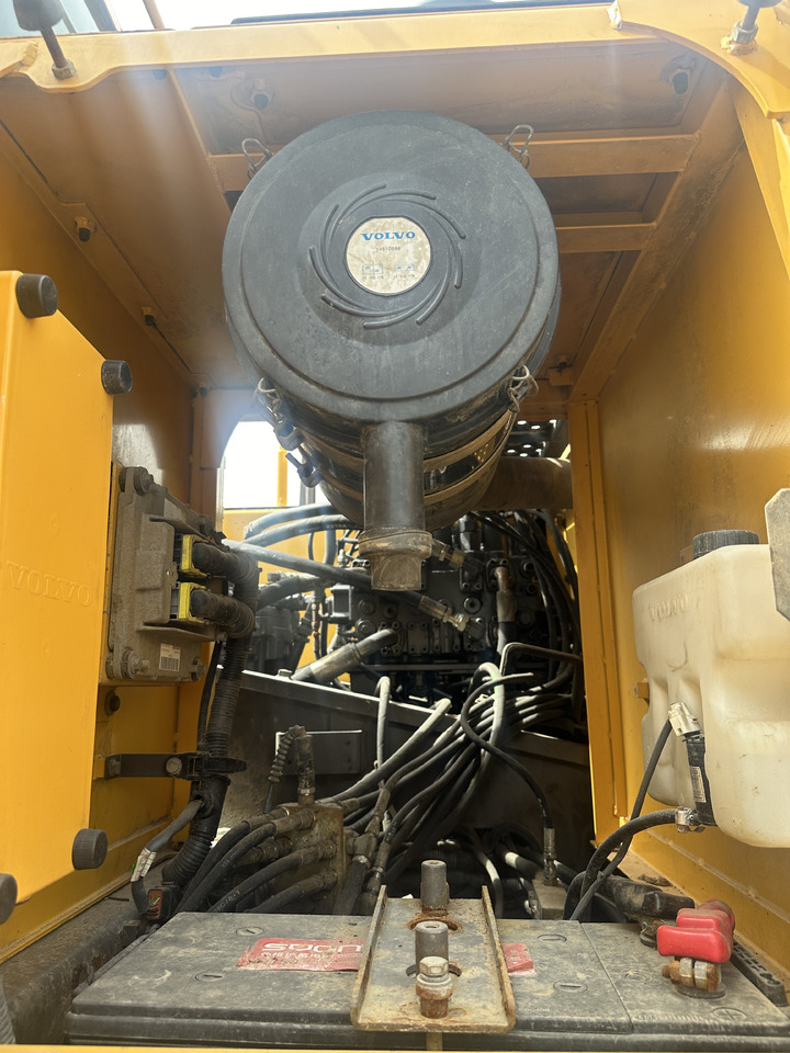 Lintekskavaator VOLVO EC220D: pilt 6