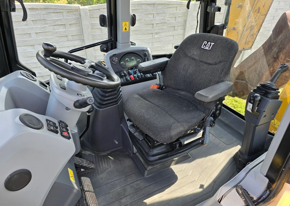 Caterpillar - Ekskavaator-laadur: pilt 3 Caterpillar - Ekskavaator-laadur: pilt 3
