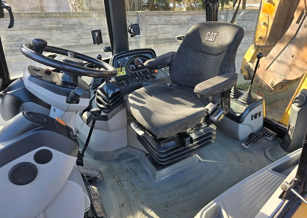 Caterpillar - Ekskavaator-laadur: pilt 3 Caterpillar - Ekskavaator-laadur: pilt 3