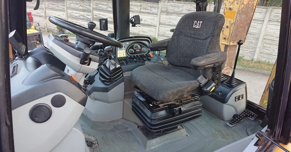 Caterpillar - Ekskavaator-laadur: pilt 3 Caterpillar - Ekskavaator-laadur: pilt 3