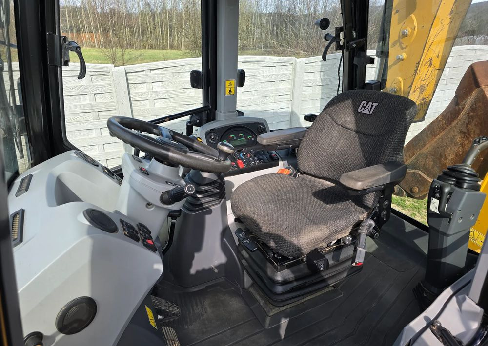 Caterpillar - Ekskavaator-laadur: pilt 2 Caterpillar - Ekskavaator-laadur: pilt 2