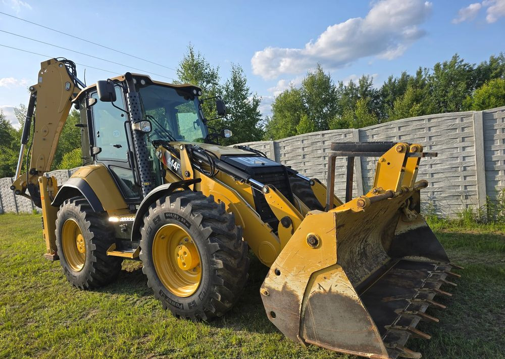 Caterpillar - Ekskavaator-laadur: pilt 2 Caterpillar - Ekskavaator-laadur: pilt 2
