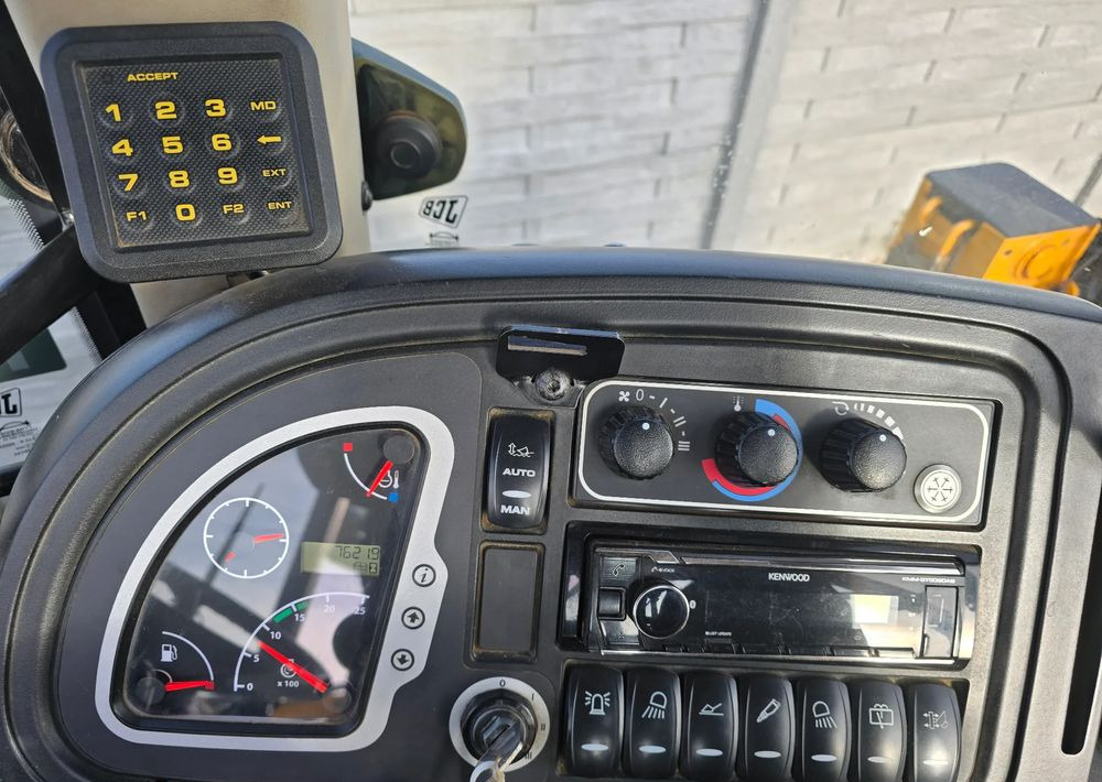 JCB - Ekskavaator-laadur: pilt 4 JCB - Ekskavaator-laadur: pilt 4