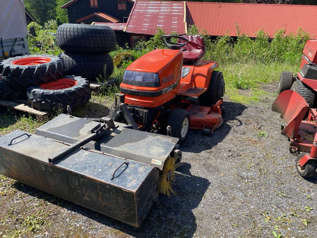 2000 Kubota G1700//Sitteklipper med feier og oppsamler - Muruniiduk: pilt 1 2000 Kubota G1700//Sitteklipper med feier og oppsamler - Muruniiduk: pilt 1