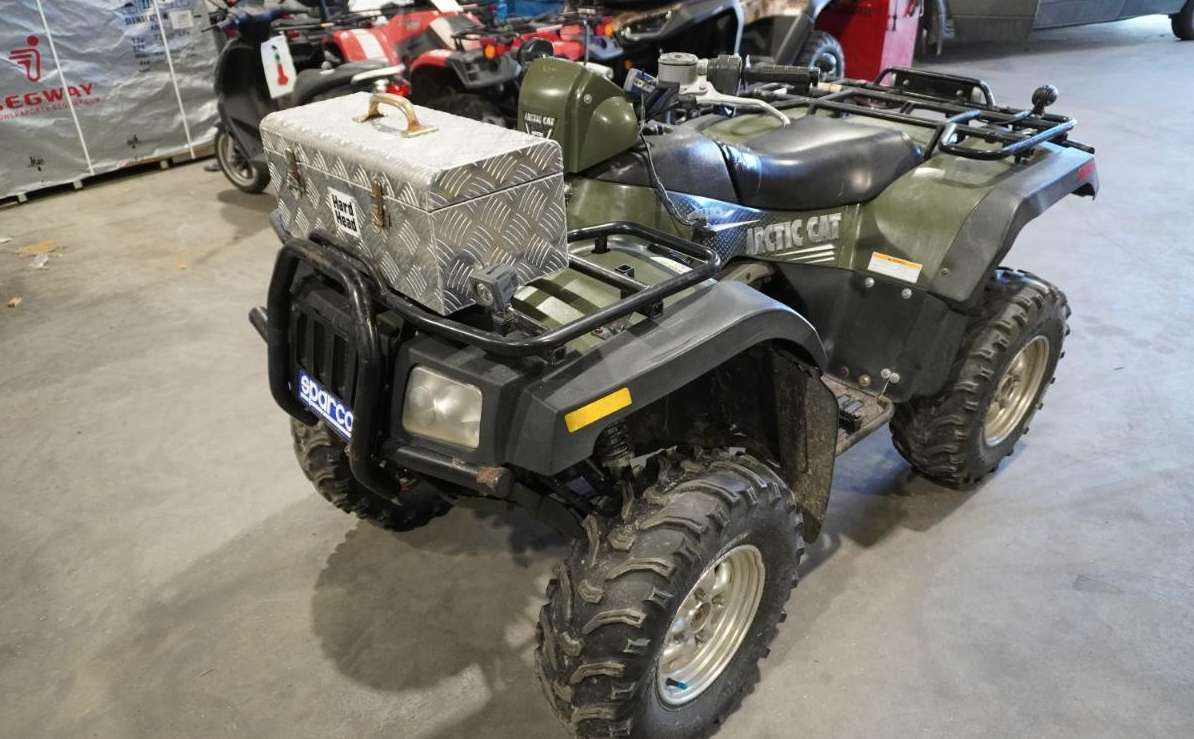 2005 ATV Artic Cat 375 ccm-Vinsj - Traktor: pilt 1 2005 ATV Artic Cat 375 ccm-Vinsj - Traktor: pilt 1