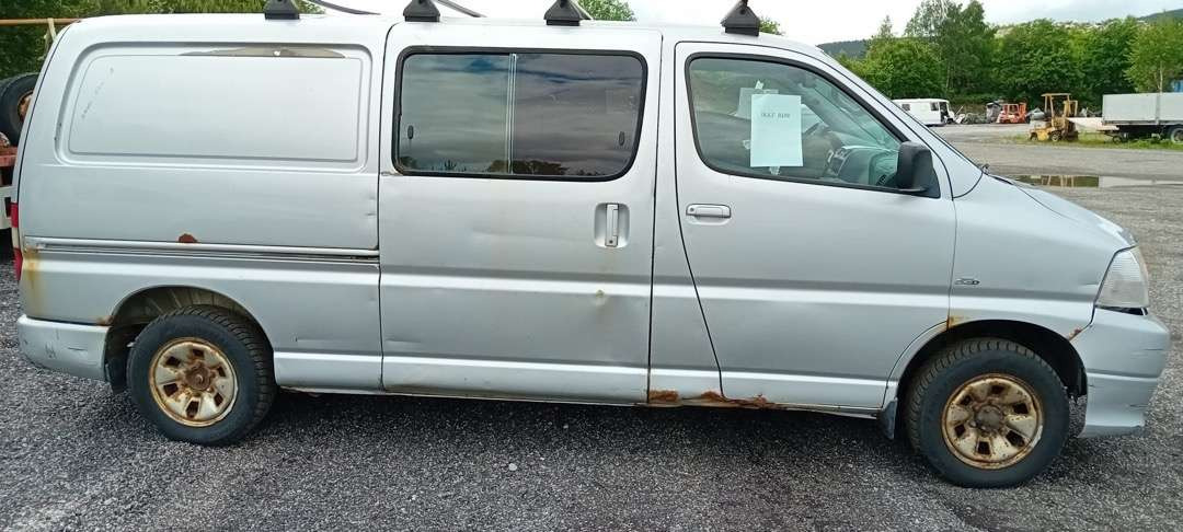 2008 Toyota Hiace 4WD og 2007 Toyota Hiace selges samlet - Auto: pilt 4 2008 Toyota Hiace 4WD og 2007 Toyota Hiace selges samlet - Auto: pilt 4
