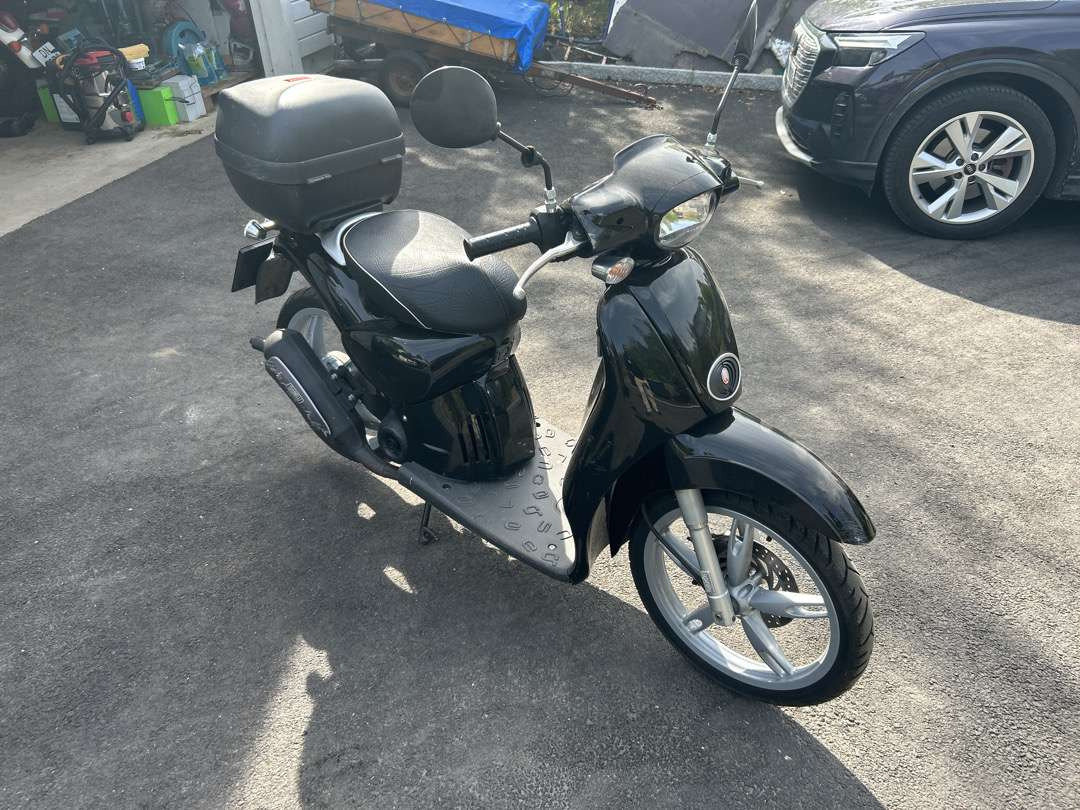 2011 Moped APRILIA APRILIA SCARABEO50 2T NERO APR - Mootorratta haagis: pilt 2 2011 Moped APRILIA APRILIA SCARABEO50 2T NERO APR - Mootorratta haagis: pilt 2