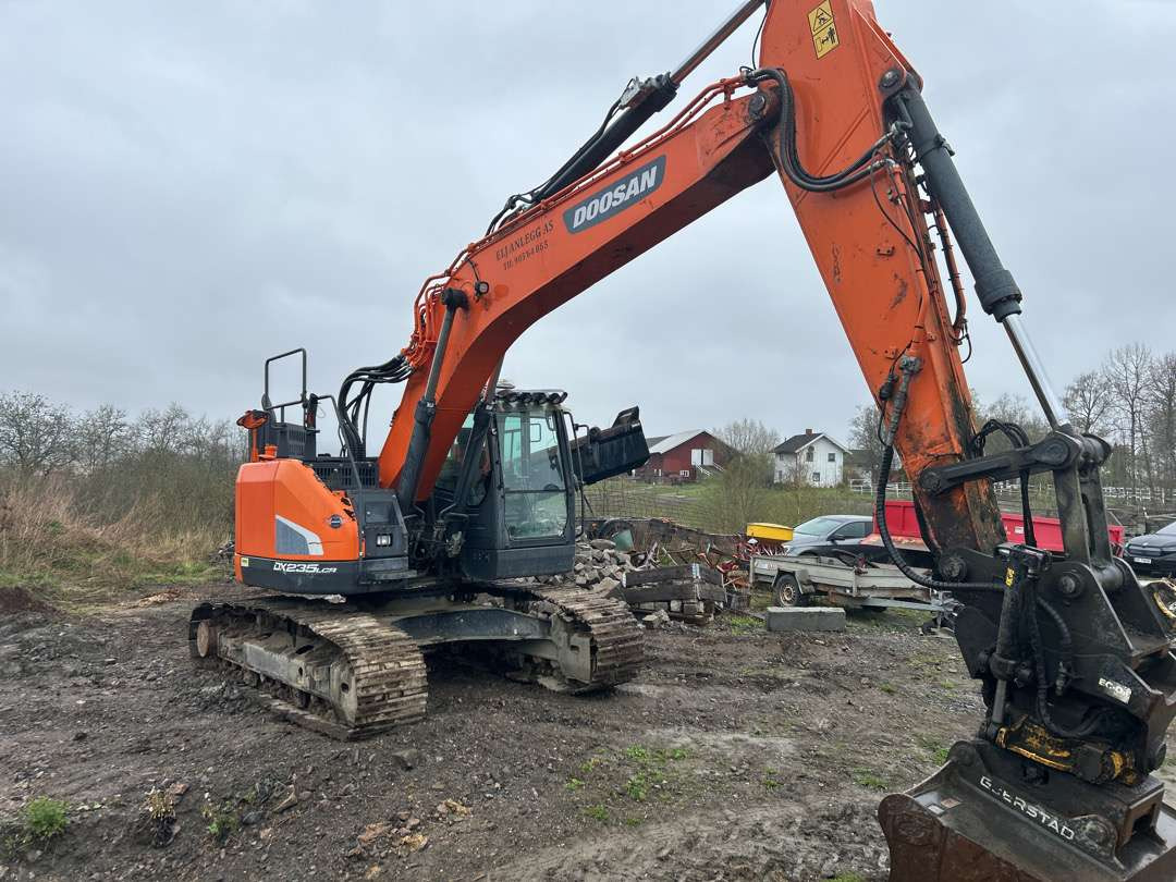 2018 Beltegraver 24 tonn Doosan DX 235LCR S 70-feste - Ekskavaator: pilt 2 2018 Beltegraver 24 tonn Doosan DX 235LCR S 70-feste - Ekskavaator: pilt 2