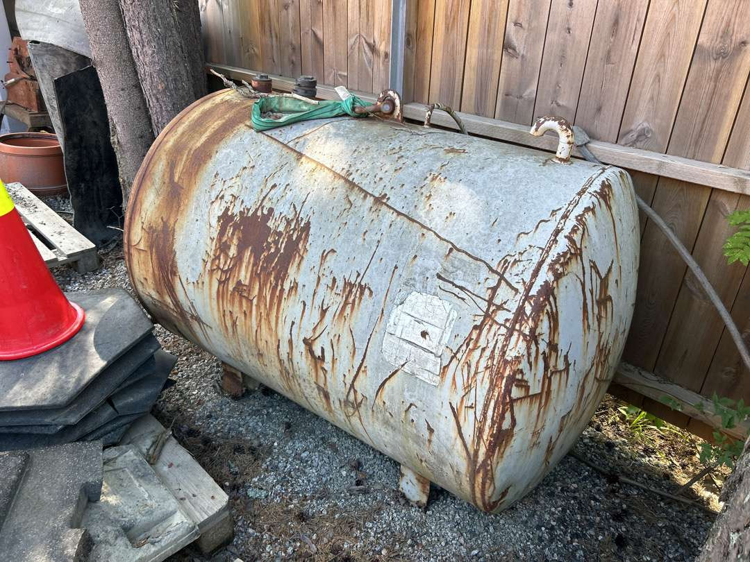 Diesel tank 1000 liter - Garaažiseadmed: pilt 1 Diesel tank 1000 liter - Garaažiseadmed: pilt 1