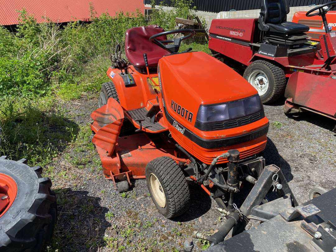 2000 Kubota G1700//Sitteklipper med feier og oppsamler - Muu seadmestik: pilt 4 2000 Kubota G1700//Sitteklipper med feier og oppsamler - Muu seadmestik: pilt 4
