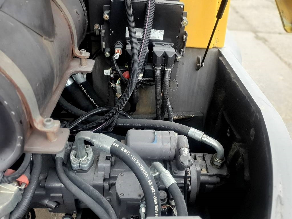 Ratastel ekskavaator Mecalac 12 M TX: pilt 13