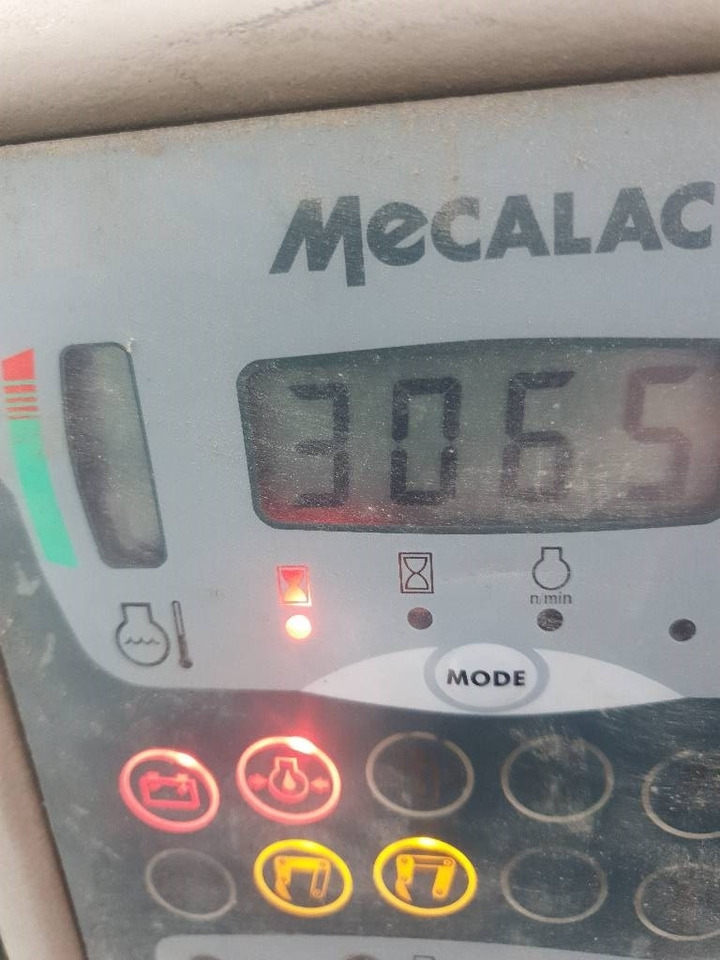 Ratastel ekskavaator Mecalac 12 M TX: pilt 8