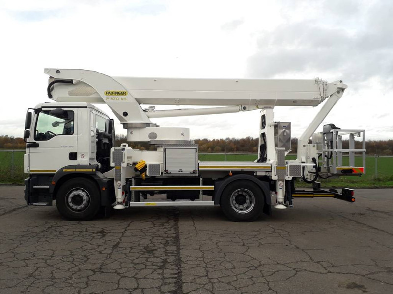Palfinger P 370 KS - Veoautolt tõusev platvorm: pilt 1 Palfinger P 370 KS - Veoautolt tõusev platvorm: pilt 1