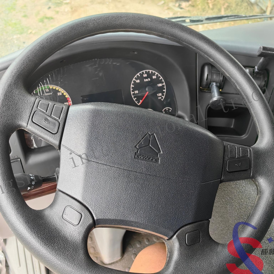 SINOTRUK HOWO HOWO 371HP - Konteinerveduk/ Tõstukiga veoauto: pilt 3 SINOTRUK HOWO HOWO 371HP - Konteinerveduk/ Tõstukiga veoauto: pilt 3