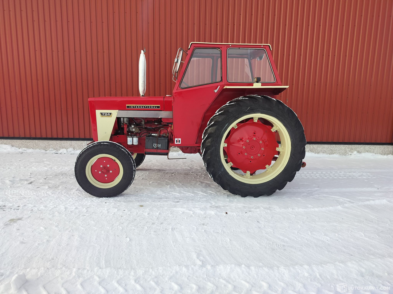 International 724, Oulu - Traktor: pilt 2 International 724, Oulu - Traktor: pilt 2