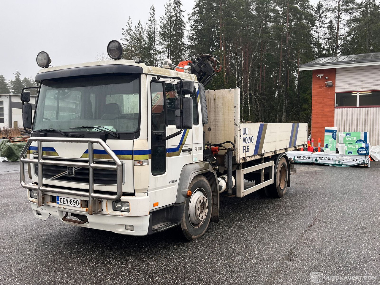 Volvo FL612-FL6H-42R/400, kuorma-auto nosturilla, 2001, Rusko - Madelveok/ Platvormveok, Kraanaga veoauto: pilt 1 Volvo FL612-FL6H-42R/400, kuorma-auto nosturilla, 2001, Rusko - Madelveok/ Platvormveok, Kraanaga veoauto: pilt 1