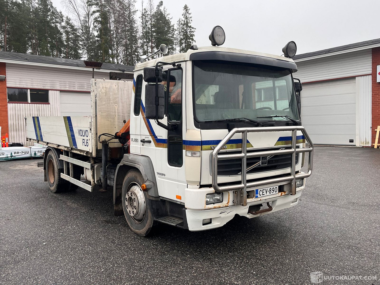 Volvo FL612-FL6H-42R/400, kuorma-auto nosturilla, 2001, Rusko - Madelveok/ Platvormveok, Kraanaga veoauto: pilt 3 Volvo FL612-FL6H-42R/400, kuorma-auto nosturilla, 2001, Rusko - Madelveok/ Platvormveok, Kraanaga veoauto: pilt 3