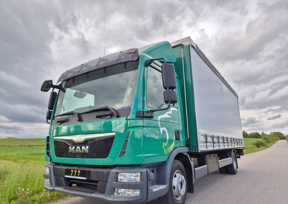 MAN TGL 12.250 6.2m AUTOMAT KLIMA z Niemiec ESP nowe opony EURO 6 / 4.75 rozstaw / zawiesie na wózek widłowy / TOP STAN / okazja nauka jazdy MOŻLIWOŚĆ DOSTOSOWANIA 12t - Tent veoauto: pilt 2 MAN TGL 12.250 6.2m AUTOMAT KLIMA z Niemiec ESP nowe opony EURO 6 / 4.75 rozstaw / zawiesie na wózek widłowy / TOP STAN / okazja nauka jazdy MOŻLIWOŚĆ DOSTOSOWANIA 12t - Tent veoauto: pilt 2