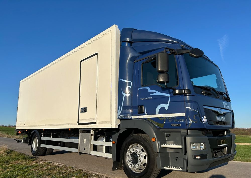 MAN TGM 18.250 Carrier 1950 D/E z Holandii / TOP STAN / 7.44m / 18 palet / winda + drzwi + drzwi boczne / OKAZJA - Külmutiga veoauto: pilt 1 MAN TGM 18.250 Carrier 1950 D/E z Holandii / TOP STAN / 7.44m / 18 palet / winda + drzwi + drzwi boczne / OKAZJA - Külmutiga veoauto: pilt 1