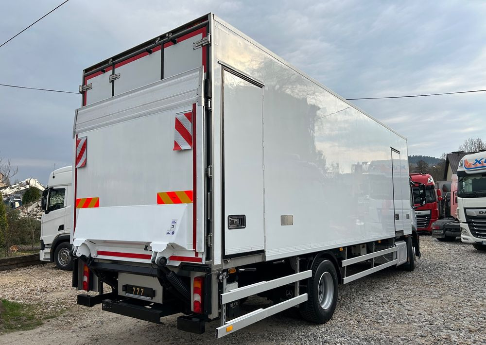 Mercedes-Benz Antos 1824 THERMO King DRZWI + winda + 2x drzwi boczne / 8.3m / z Holandii / KLIMA LEKKI / Axor man Tgm T1000-R - Külmutiga veoauto: pilt 5 Mercedes-Benz Antos 1824 THERMO King DRZWI + winda + 2x drzwi boczne / 8.3m / z Holandii / KLIMA LEKKI / Axor man Tgm T1000-R - Külmutiga veoauto: pilt 5