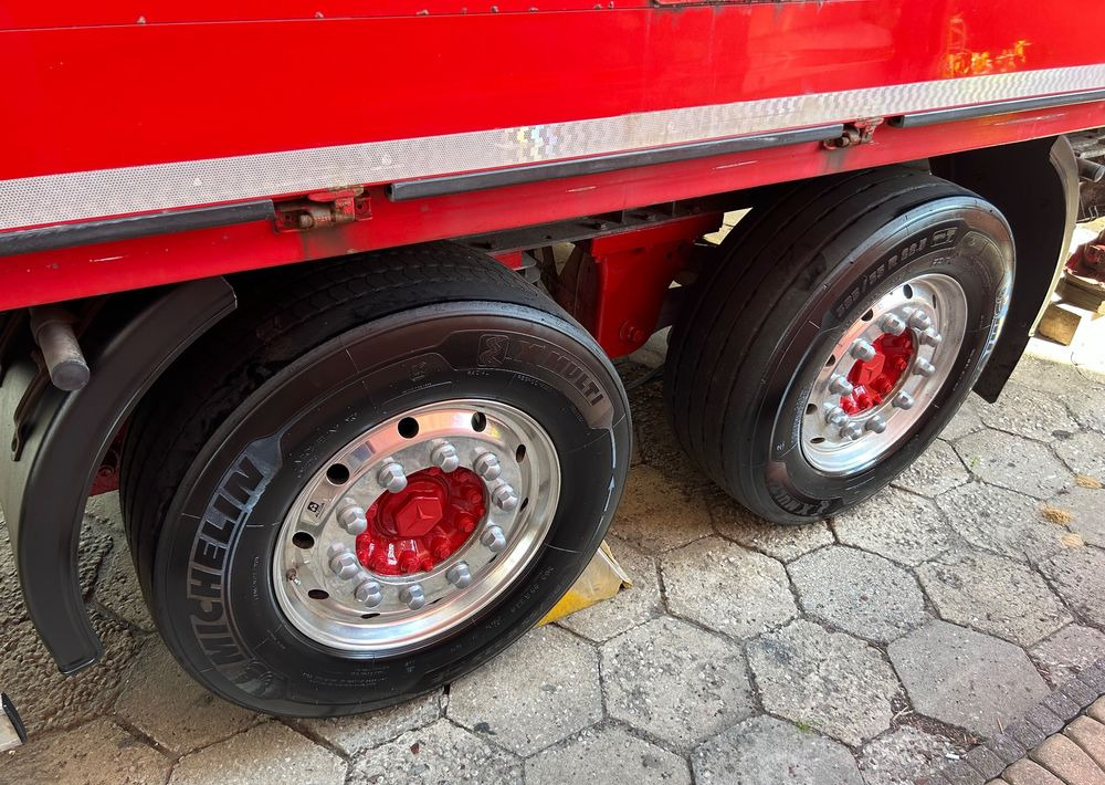 Schmitz Cargobull 7.7m OCYNK OSIE MERCEDES ALUFELGI KONTENER TANDEM NAPOJÓWKA OTWIERANY BOK DO NAPOJÓW STAN BDB - Furgoonjärelhaagis: pilt 4 Schmitz Cargobull 7.7m OCYNK OSIE MERCEDES ALUFELGI KONTENER TANDEM NAPOJÓWKA OTWIERANY BOK DO NAPOJÓW STAN BDB - Furgoonjärelhaagis: pilt 4