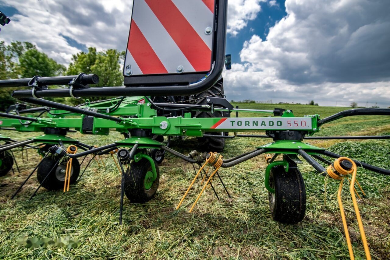 Talex Przetrząsacz 4 wirnikowy ciągany z WOM, Tornado - Kaarutaja/ Reha: pilt 2 Talex Przetrząsacz 4 wirnikowy ciągany z WOM, Tornado - Kaarutaja/ Reha: pilt 2