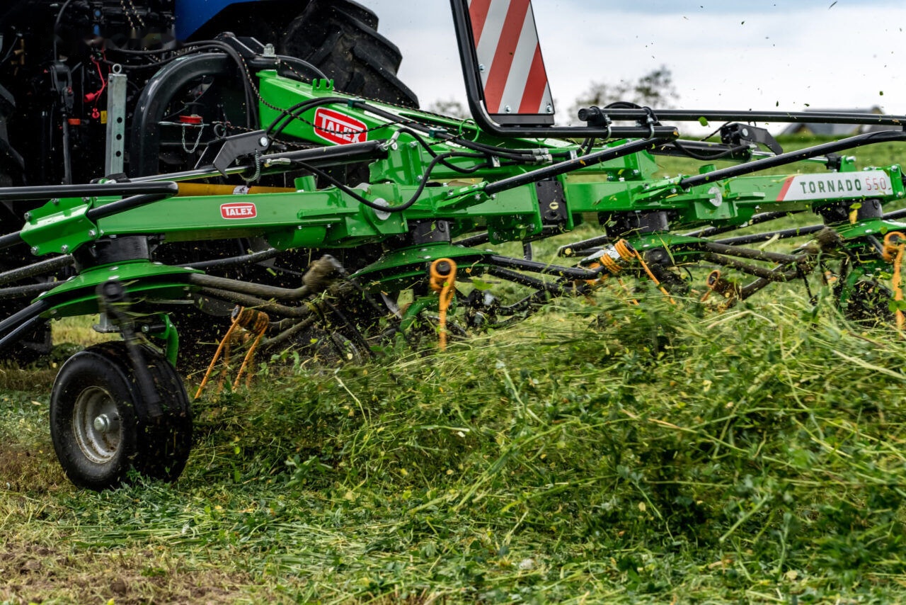 Talex Przetrząsacz 4 wirnikowy ciągany z WOM, Tornado - Kaarutaja/ Reha: pilt 5 Talex Przetrząsacz 4 wirnikowy ciągany z WOM, Tornado - Kaarutaja/ Reha: pilt 5