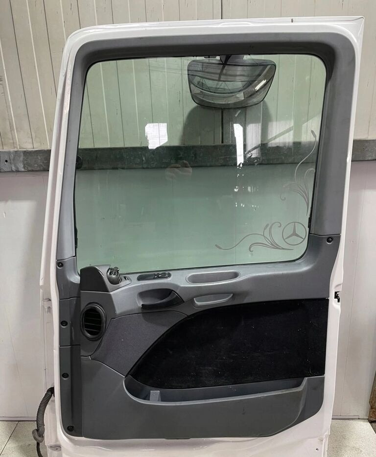 Mercedes-Benz ACTROS MP 3 MEGASPACE truck - Uks ja varuosad - Veoauto: pilt 3 Mercedes-Benz ACTROS MP 3 MEGASPACE truck - Uks ja varuosad - Veoauto: pilt 3