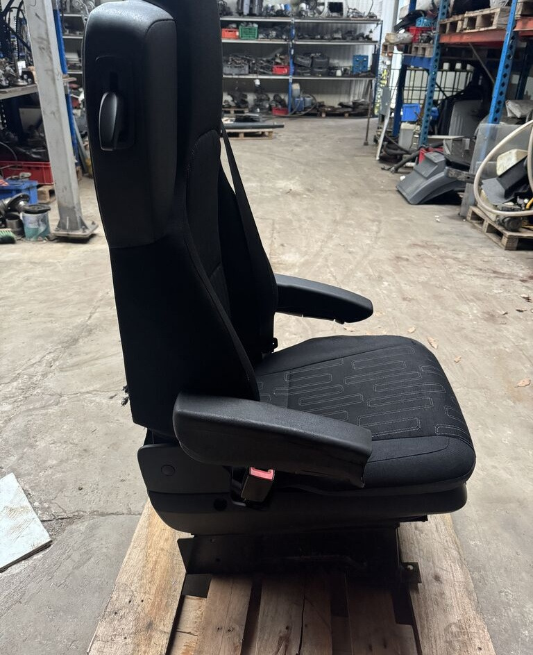 Mercedes-Benz Actros MP 4 Antos Arocs truck - Iste - Veoauto: pilt 1 Mercedes-Benz Actros MP 4 Antos Arocs truck - Iste - Veoauto: pilt 1