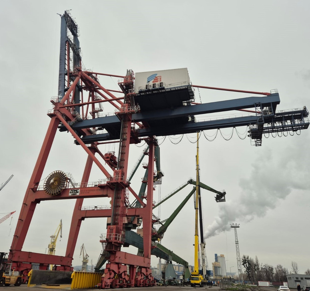 ZPMC STS crane - Sadamatehnika: pilt 1 ZPMC STS crane - Sadamatehnika: pilt 1