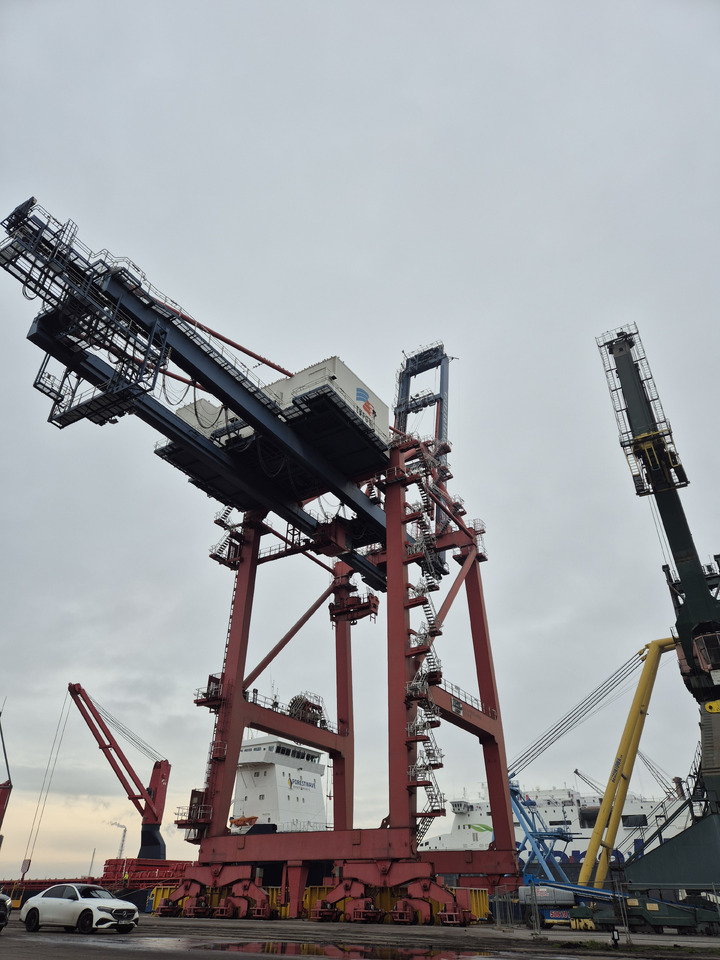 ZPMC STS crane - Sadamatehnika: pilt 2 ZPMC STS crane - Sadamatehnika: pilt 2