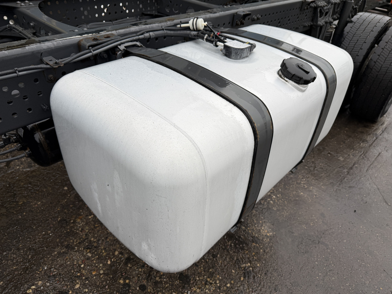 Mercedes Actros MP 4 Antos 390L - Kütusepaak: pilt 2 Mercedes Actros MP 4 Antos 390L - Kütusepaak: pilt 2