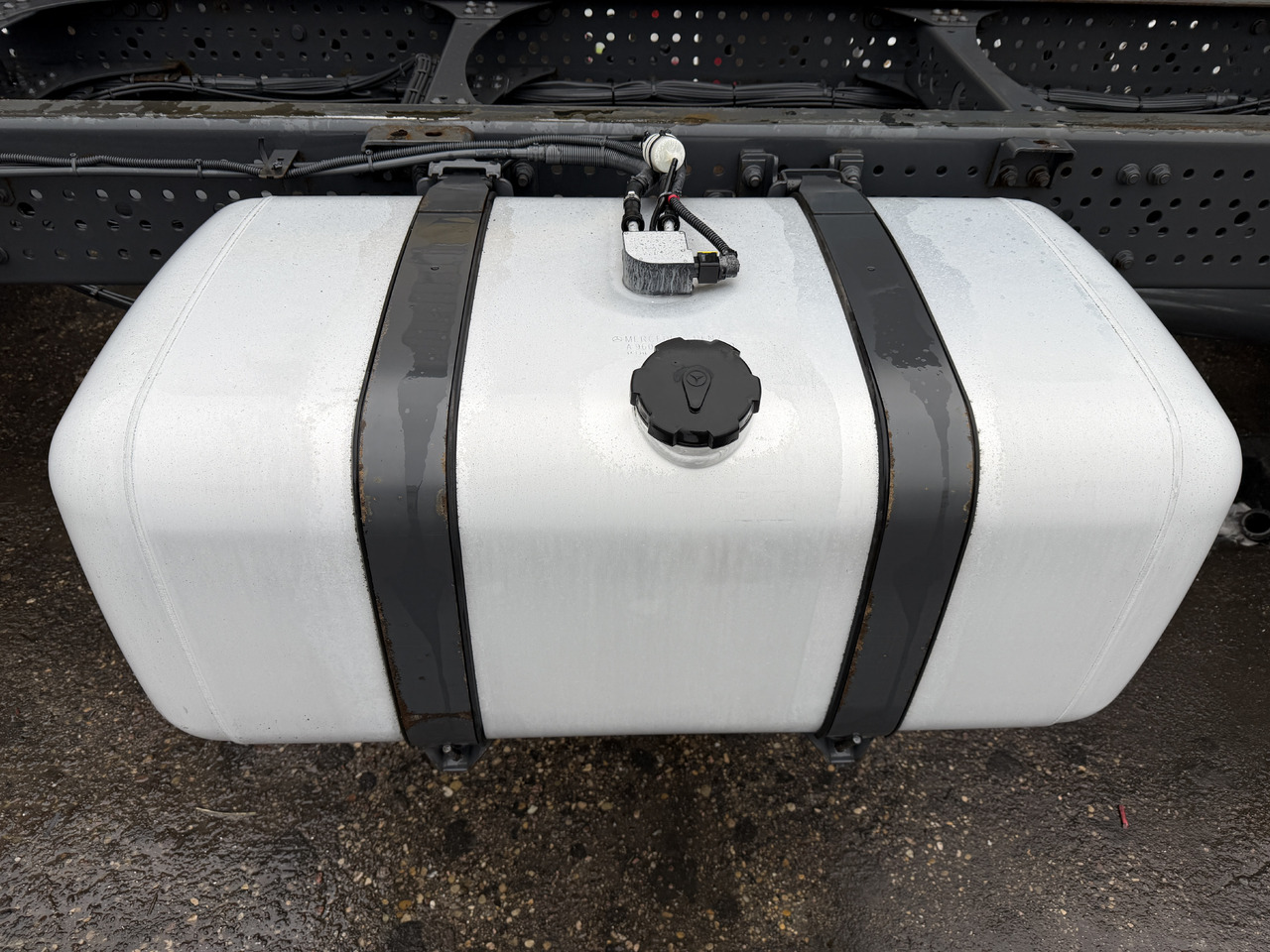 Mercedes Actros MP 4 Antos 390L - Kütusepaak: pilt 1 Mercedes Actros MP 4 Antos 390L - Kütusepaak: pilt 1