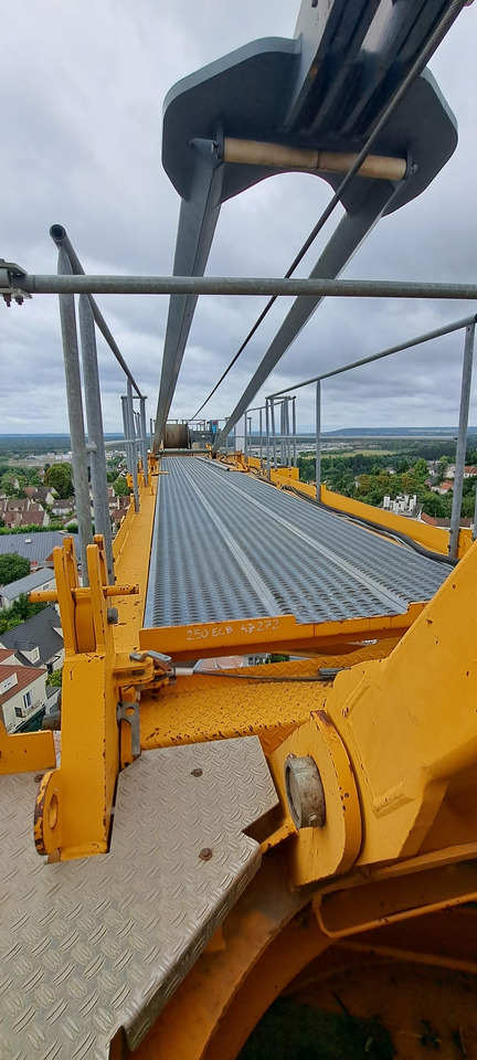 Liebherr 250EC B12Lit - Tornkraana: pilt 1 Liebherr 250EC B12Lit - Tornkraana: pilt 1