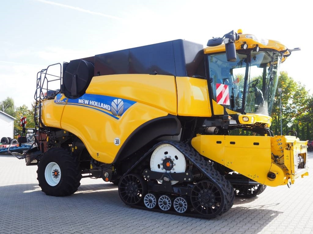 New Holland CR 9090 SmartTrax 4WD + VF 10,7 m  - Kombain: pilt 4 New Holland CR 9090 SmartTrax 4WD + VF 10,7 m  - Kombain: pilt 4