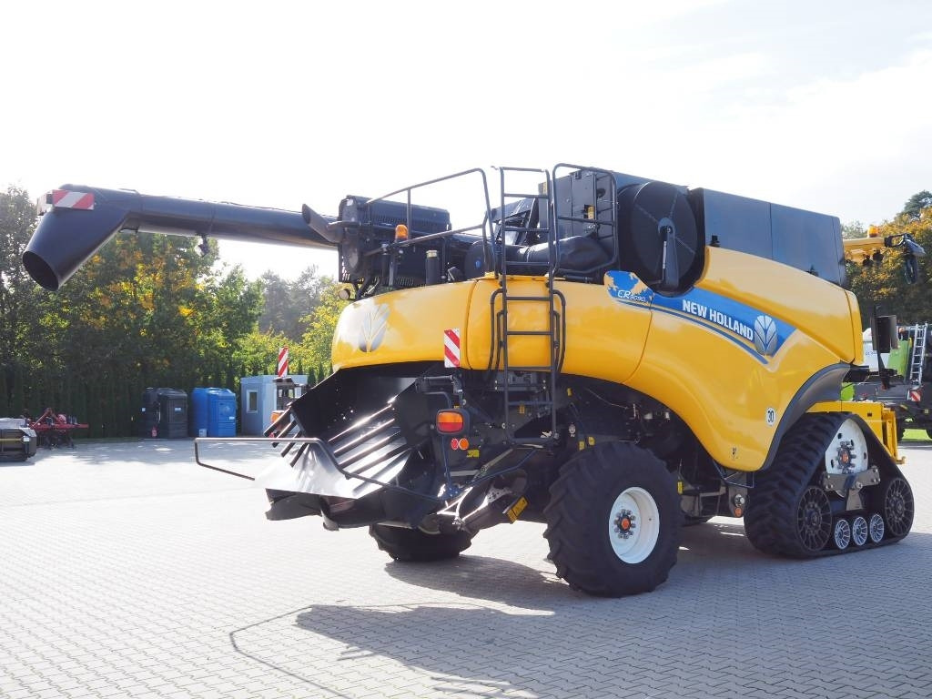 New Holland CR 9090 SmartTrax 4WD + VF 10,7 m  - Kombain: pilt 3 New Holland CR 9090 SmartTrax 4WD + VF 10,7 m  - Kombain: pilt 3